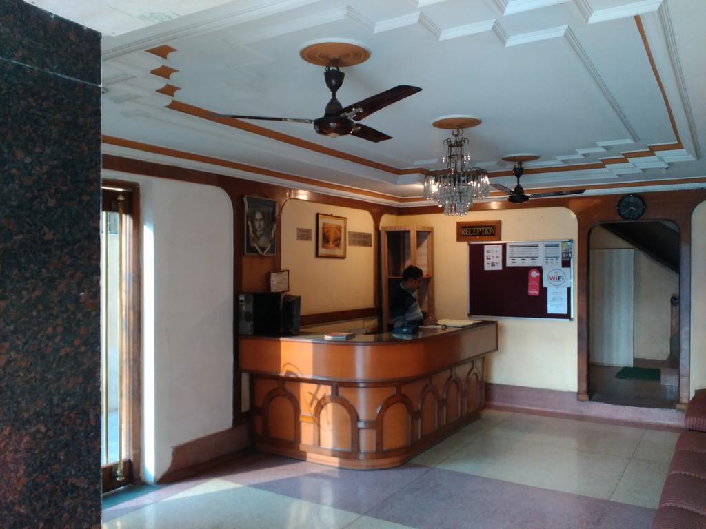 Hotel Ajaya Варанаси Экстерьер фото